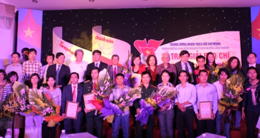 Các tác giải nhận giải thưởng báo chí về đề tài thanh niên năm 2012